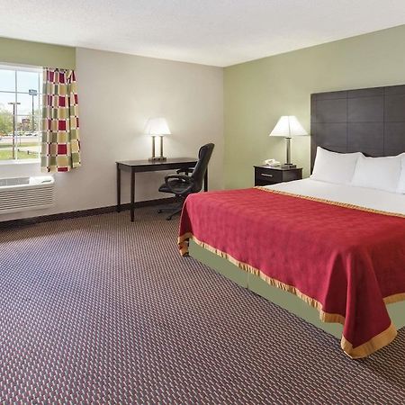 Hotel Baymont By Wyndham Beloit Esterno foto