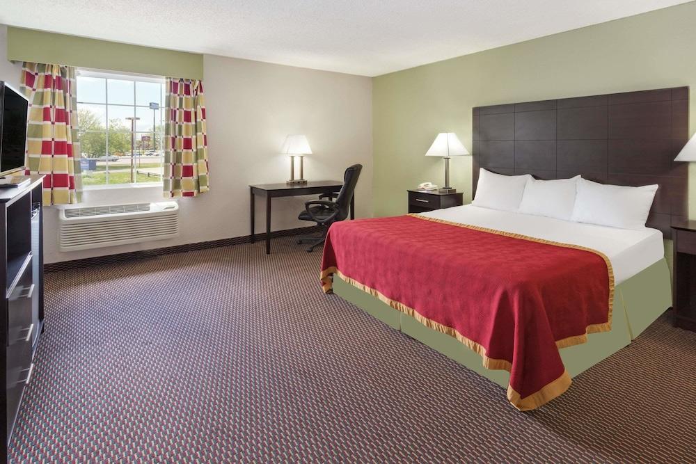 Hotel Baymont By Wyndham Beloit Esterno foto
