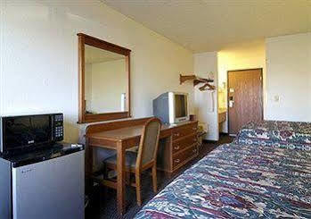 Hotel Baymont By Wyndham Beloit Esterno foto