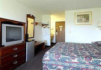Hotel Baymont By Wyndham Beloit Esterno foto