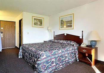 Hotel Baymont By Wyndham Beloit Esterno foto