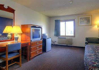 Hotel Baymont By Wyndham Beloit Esterno foto